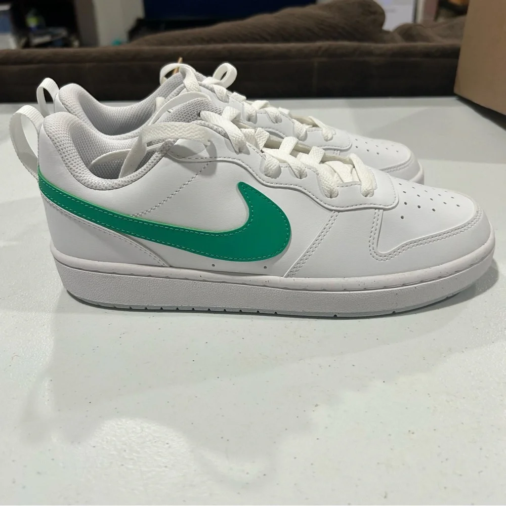 Nike Boy's Sport Low-top Shoes, White Stadium Green Football Grey, 7Y Big Kid